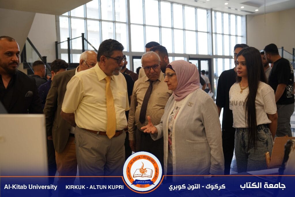 كلية الفنون التطبيقية في جامعة الكتاب تفتتح معرض “النوافذ الإبداعية”