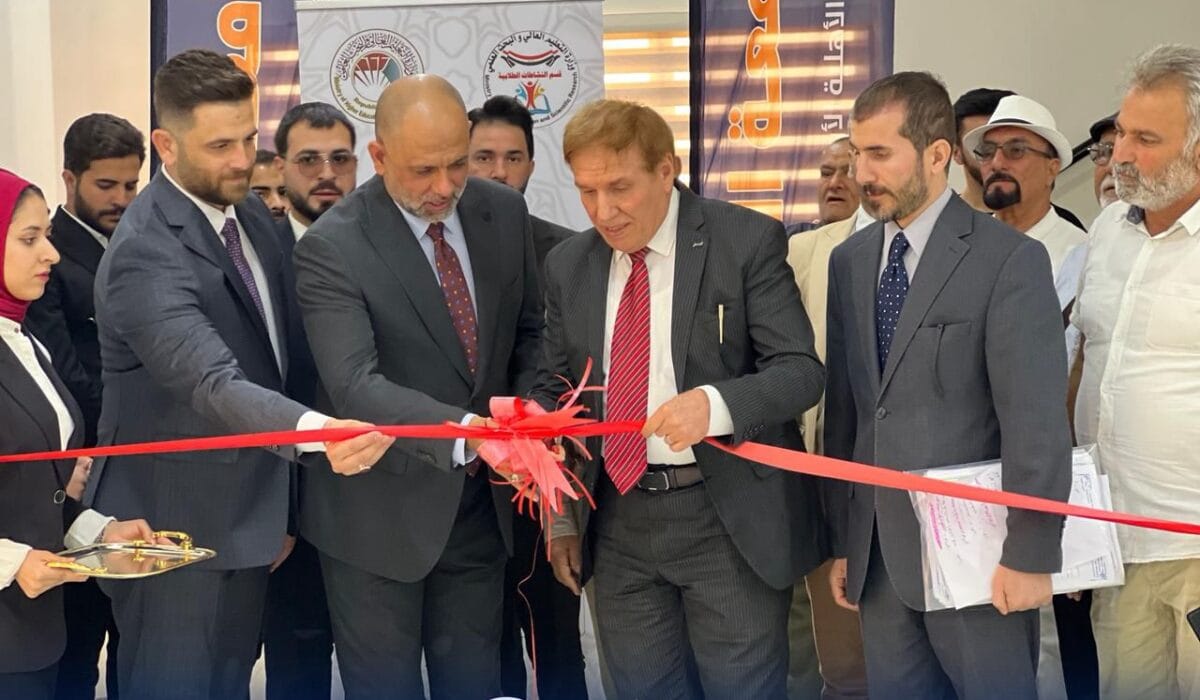 برعاية معالي وزير التعليم العالي والبحث العلمي.. رئيس #جامعة_الكتاب يفتتح فعالية الإثراء البصري بمشاركة فنانيين تشكيلين