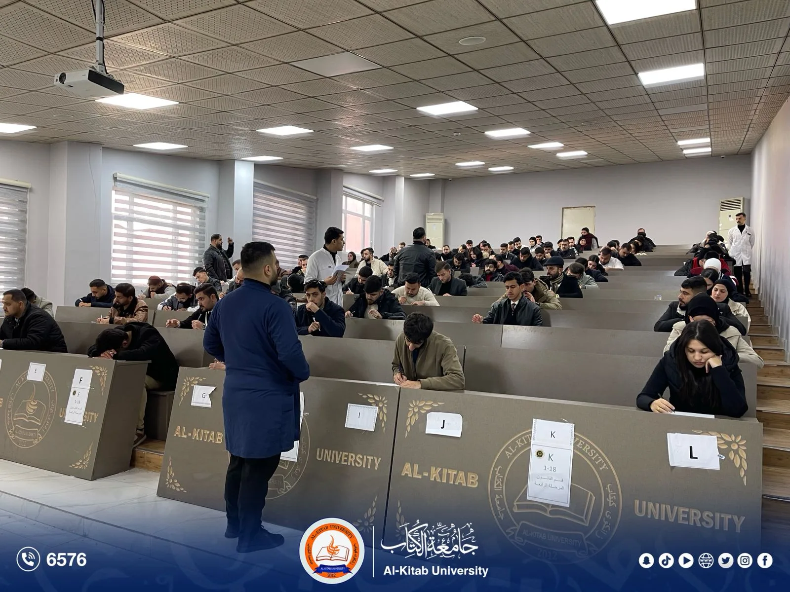 You are currently viewing رئيس جامعة الكتاب يتفقد سير الامتحانات الفصلية للمراحل فوق الأولى