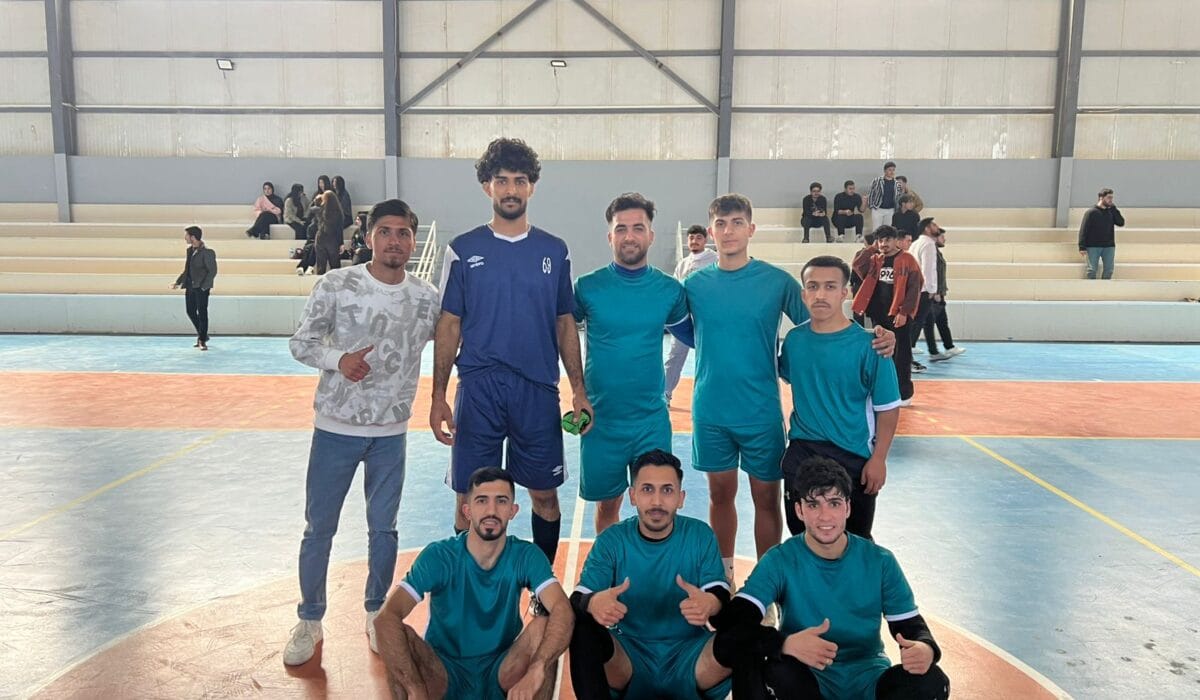 طلبة جامعة الكتاب وجامعة الإمام الأعظم يخوضون مباراة ودية في كرة القدم